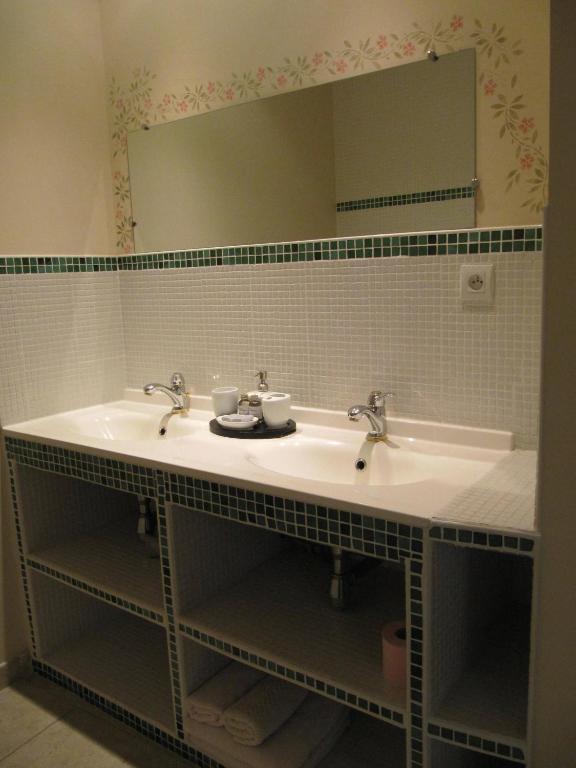 Hotel Le Castel du Mont Boisé Montboucher-sur-Jabron Habitación foto