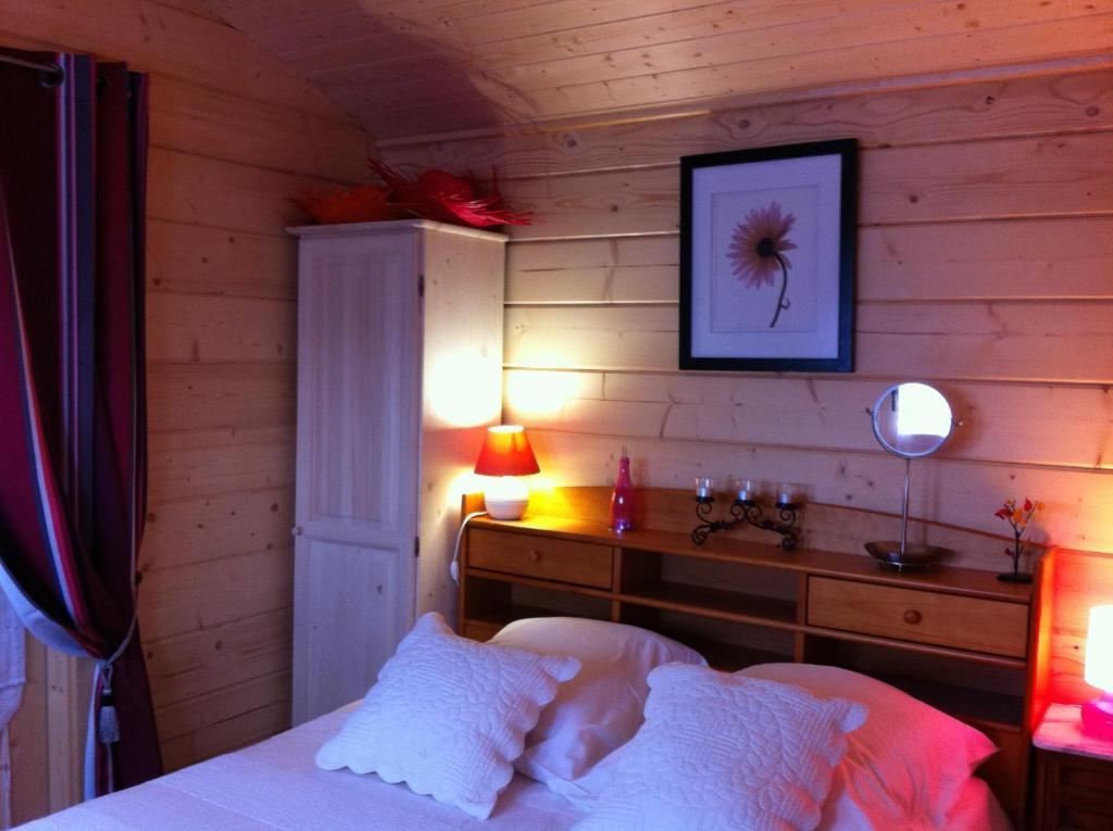 Hotel Le Castel du Mont Boisé Montboucher-sur-Jabron Habitación foto